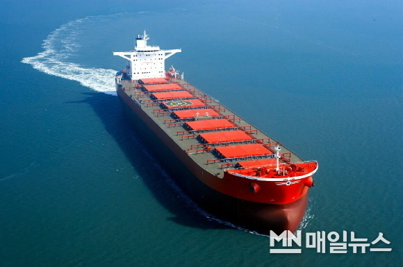 대한조선이 건조한 20만8000DWT(재화중량t수)급 뉴캐슬막스 벌크선 전경. (사진=대한조선)<br>
