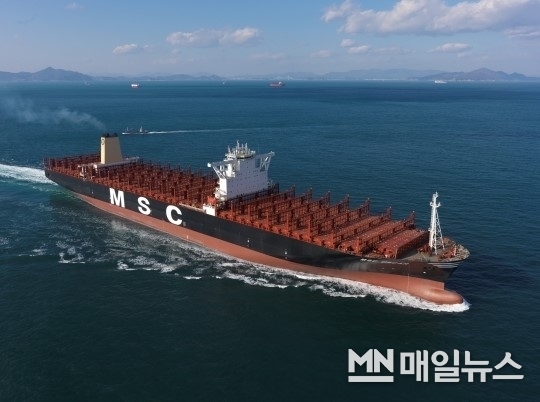 대우조선해양이 건조한 초대형 컨테이너선. (사진=대우조선해양)