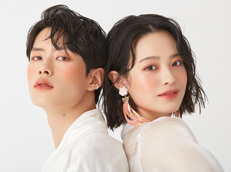 젠더리스 제품을 내놓으며 화장품 광고모델로 남녀를 함께 기용한 색조 화장품 브랜드 '라카'(LAKA). (사진=라카)