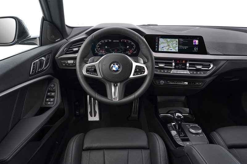 4도어가 적용된 BMW 2시리즈 그란 쿠페 실내. ( 사진=BMW)