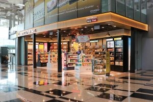 신라면세점이 싱가포르 창이공항 3터미널 출국장에 위치한 매장을 리뉴얼 오픈했다. (사진=신라면세점)