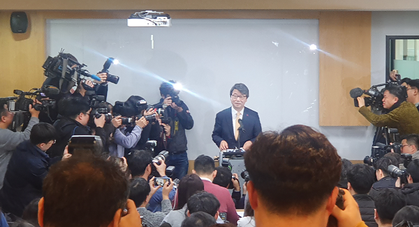 김지형 전 대법관은 9일 서울 서대문구 법무법인(유) 지평 사무실에서 삼성 준법감시위원회 기자간담회를 열었다.
