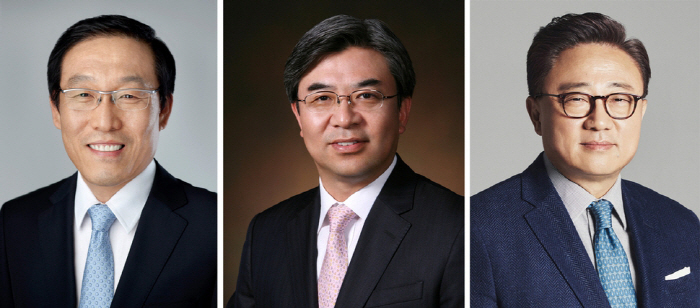 김기남 디바이스솔루션(DS) 부문장 부회장(왼쪽부터)과 김현석 소비자가전(CE) 부문장 사장, 고동진 IM 부문장 사장. (사진=삼성전자)