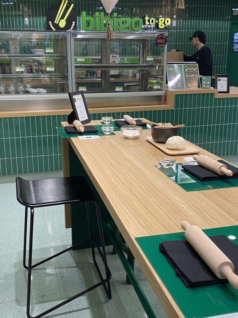미국 뉴욕 랜드마크인 록펠러센터에 마련된 CJ제일제당의 비비고 팝업 스토어 '비비고 투 고'.