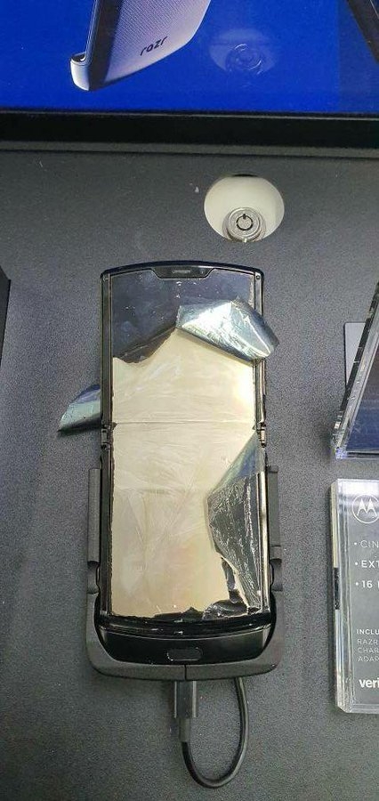 막스 웨인바흐 트위터에 올라온 파손된 레이저 사진. (사진=트위터)