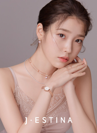 제이에스티나 새로운 모델 아이유. (사진=제이에스티나)