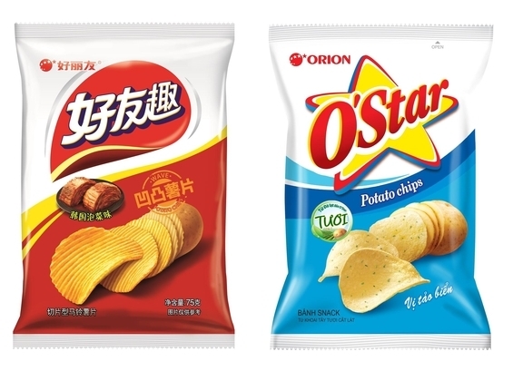 중국에서 판매하는 스윙칩 김치맛(왼쪽)과 베트남에서 판매하는 포카칩 씨위드맛. (사진=오리온)