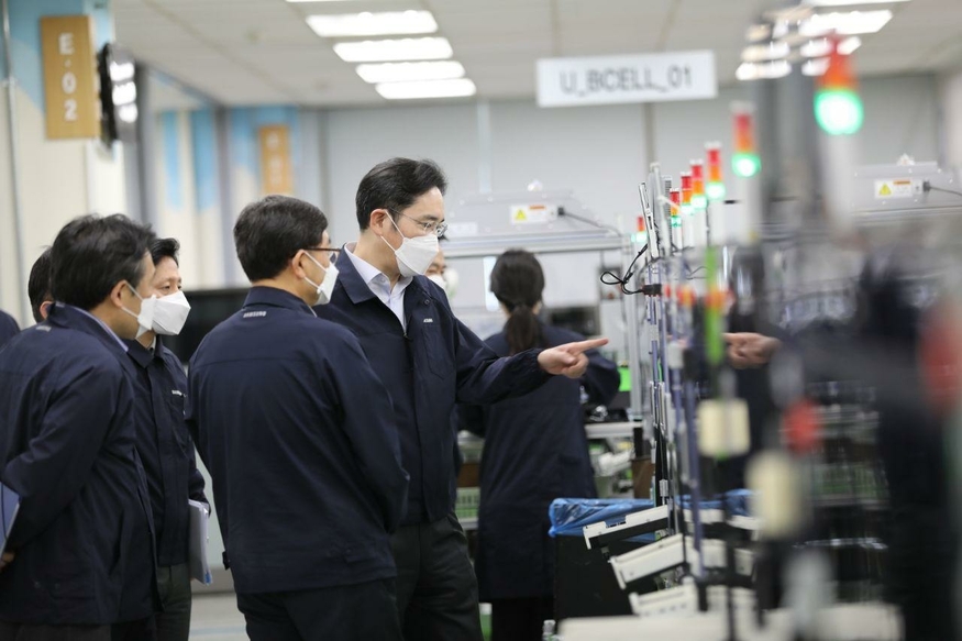 이재용 삼성전자 부회장이 3일 경북 구미사업장을 점검하고 있다. (사진=삼성전자)