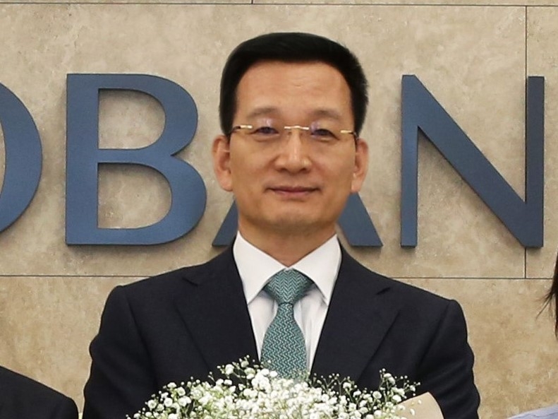 '화훼농가 돕기 릴레이 캠페인'에 참여한 김상열 호반그룹 회장. (사진=호반건설)