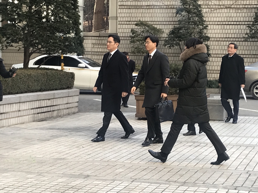 이재용 삼성전자 부회장이 지난 1월 17일 오후 2시 서울고등법원에서 진행된 파기환송심 4차 공판에 출석하고 있다. (사진=오소영 기자)