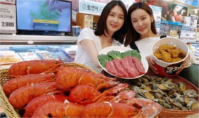 롯데마트는 11일부터 17일까지 전점에서 수박, 전복, 치킨 등 보양식을 테마로 통큰 행사를 진행한다. (사진=롯데쇼핑)