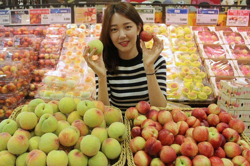 롯데마트가 25일부터 신비복숭아와 황도복숭아를 판매한다. (사진=롯데쇼핑)