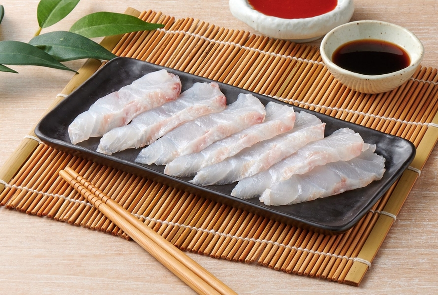 롯데마트가 부담없이 집에서 즐기는 숙성 민어회를 판매한다. (사진=롯데마트)