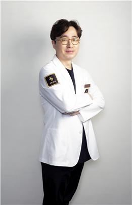 샤인스타의원 은평점 김준환 대표원장.