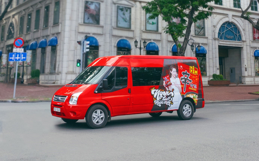 농심 대표 브랜드 신라면을 알리기 위한 '신라면 카'가 베트남 호찌민시를 누빈다. (사진=농심 베트남)