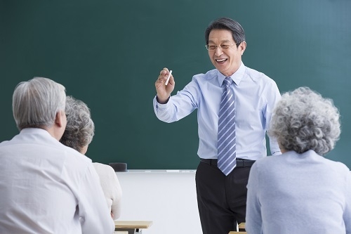 한국장학진흥원이 요양보호사와 사회복지사 등 노인 관련 자격증 인터넷 강의를 무료로 지원하는 이벤트를 실시한다. (사진=한국장학진흥원)