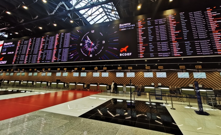 세레메티예보 국제공항 C터미널에 설치된 LG전자의 LED 사이니지. (사진=LG전자)