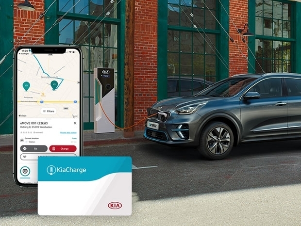 기아차의 유럽 공공 전기차 충전 서비스 '기아 차지(Kia Charge)' 이용 모습. (사진=기아차)