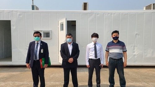 파라과이 공항공사사장, 파라과이 보건부차관, ㈜아이원바이오 대표, ㈜아이원바이오 본부장(왼쪽부터)가 파라과이 공항신속검역관리시스템(FICS) 수출계약 미팅에 앞서 사진 촬영을 하고 있다 (사진=아이원바이오)