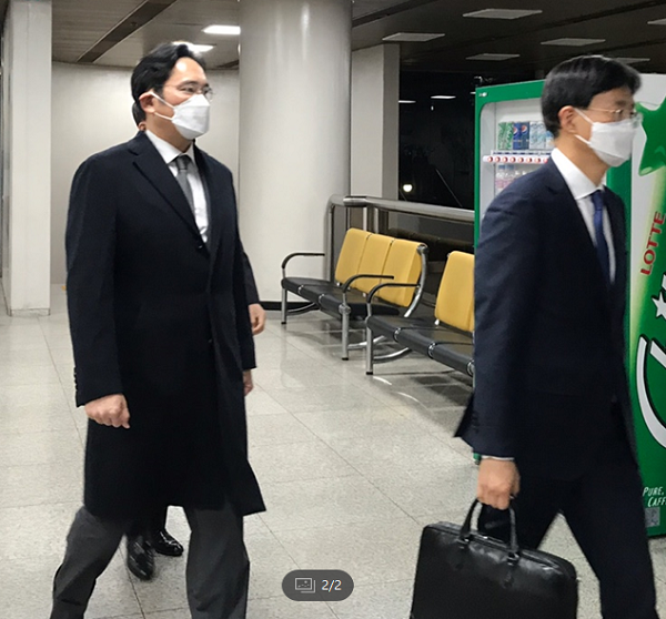 이재용 삼성전자 부회장이 7일 오후 6시 56분경 재판을 마치고 서울고등법원 법정을 빠져나가고 있다. (사진=오소영 기자)