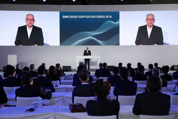 안드레아스 벤트(Andreas Wendt) BMW 구매·협력네트워크 총괄이 지난해 11월 인천 영종도 그랜드 하얏트 호텔에서 열린 'BMW그룹 협력사의 날(BMW Group Supplier Day 2019)'에서 발언하고 있다. (사진=BMW코리아)