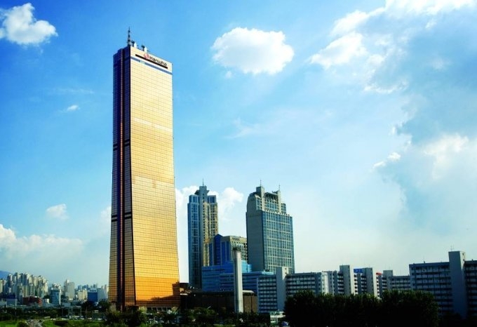 한화자산운용 본사가 위치한 여의도 63빌딩 (사진=한화)