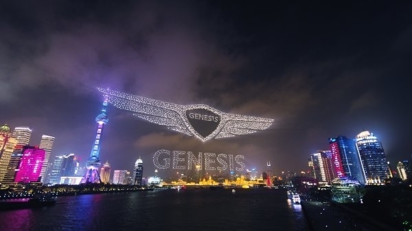 제네시스가 2일 중국 출범을 알리기 위해 드론 3281대를 사용, 밤하늘에 제네시스 로고를 선보였다. (사진=제네시스)