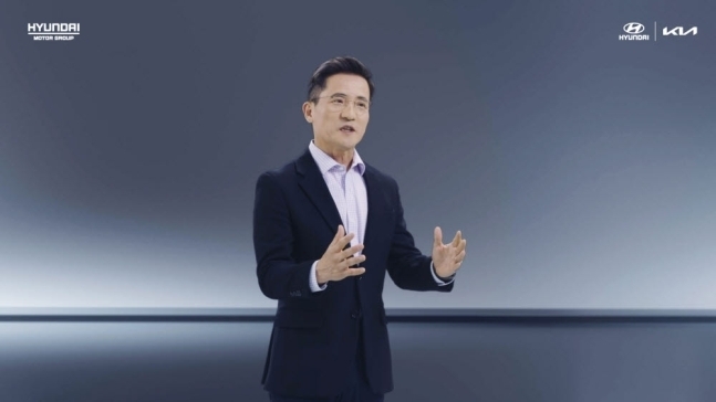 이광국 현대차·기아 중국 사업 총괄 사장이 지난 4월15일 열린 중국 전략 발표회 라이징 어게인, 포 차이나(Rising again, For China)에서 발표하는 모습. (사진=현대차그룹)
