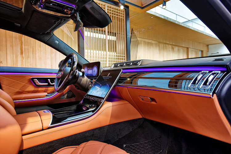 메르세데스-벤츠 럭셔리 리무진 '더 뉴 메르세데스 마이바흐 S-클래스'(The new Mercedes-Maybach S-Class) 운전석 모습. (사진=메르세데스-벤츠 코리아)