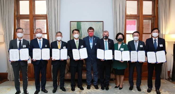 삼성바이오로직스를 포함한 비즈니스 리더들이 영국 대사관·이화여자대학교·금융감독원과 손을 잡고 기후 위험 관리 모델’을 개발한다.
