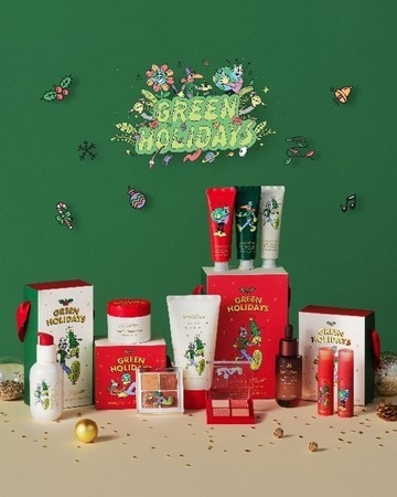 이니스프리는 다음달 1일부터 한정 수량으로 2021 홀리데이 컬렉션인 '그린 홀리데이(Green Holidays)'를 출시한다. (사진=아모레퍼시픽재팬)