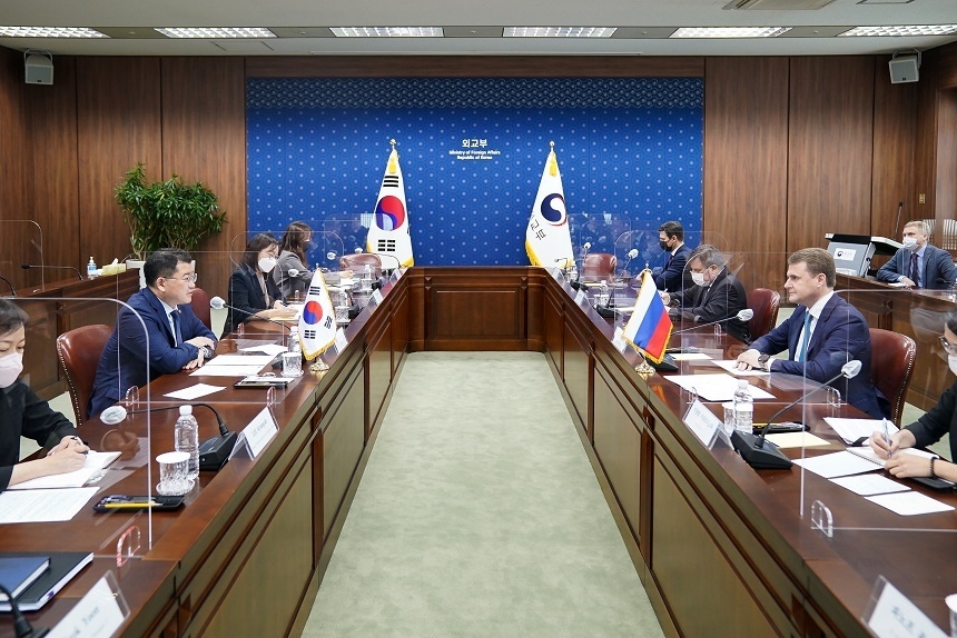 최종건 외교부 1차관이 1일 오후 알렉세이 체쿤코프 러시아 극동북극개발부 장관을 만나 극동·북극 지역에서의 실질적 협력 방안에 대해 논의했다. (사진=산업통상자원부)