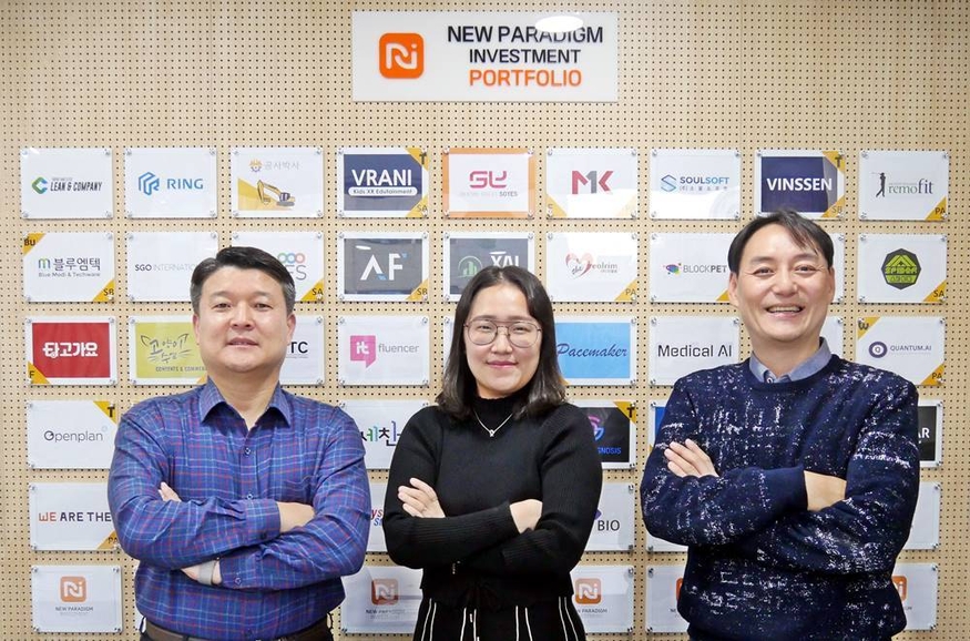  왼쪽부터 뉴패러다임인베스트먼트 배상승 공동대표, 창의발레소예 백향은 대표, 뉴패러다임인베스트먼트 박제현 공동대표.