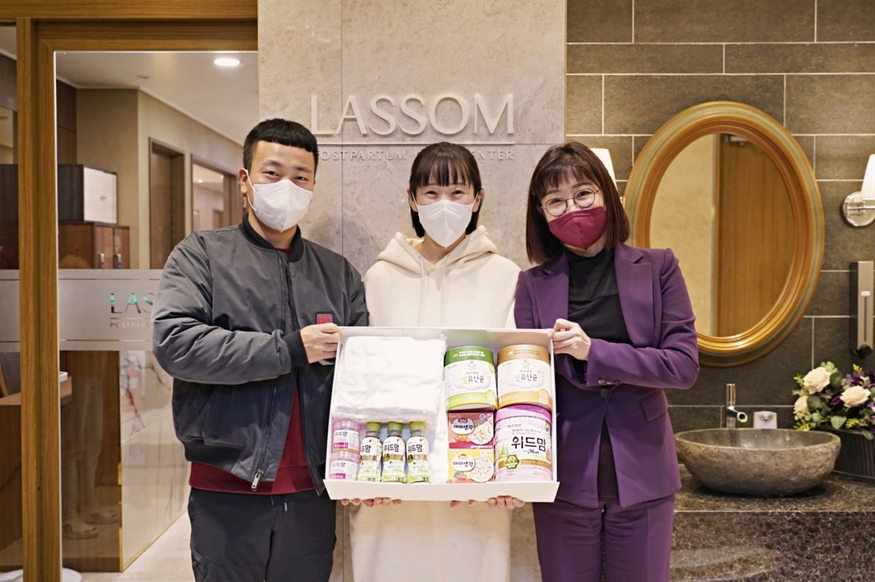롯데푸드는 지난 2일 국내에서 34년만에 태어난 다섯 쌍둥이 가족에 필요한 영유아식 전부와 이유식 등을 지원을 약속했다. (사진=롯데푸드)