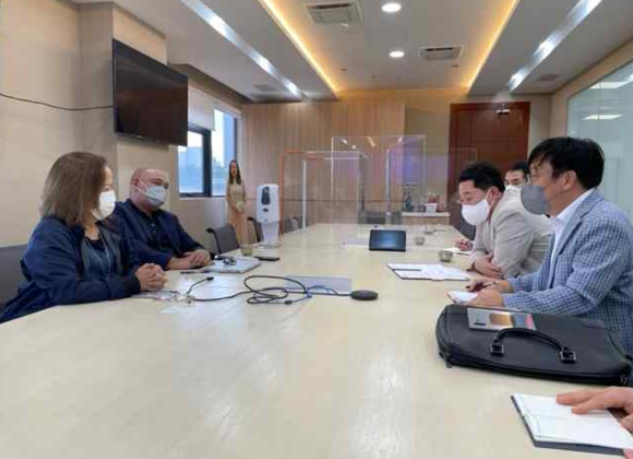 강래구 수자원공사 상임감사위원이 산미구엘의 발전부문 자회사 SMC 글로벌 파워 홀딩스(이하 SMCGP)의 엘렌 고 최고경영자(CEO), 폴 코손 최고재무책임자(CFO)와 면담을 가졌다. (사진=한국수자원공사)
