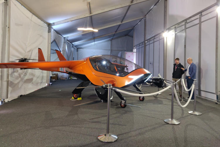 이스라엘 에어가 2인승 eVTOL 에어 원(Air One)의 실물 크기 시제품을 선보였다. (사진=에어)
