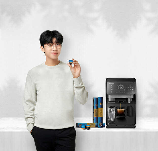 청호 에스프레카페와 모델 임영웅./사진=청호나이스