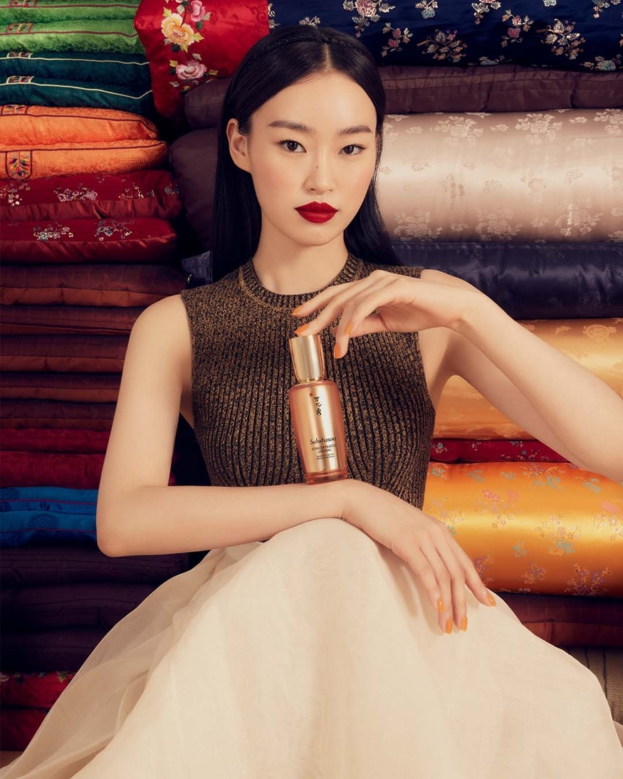 설화수가 선보인 자음생에센스 (사진=설화수 페이스북 캡처)
