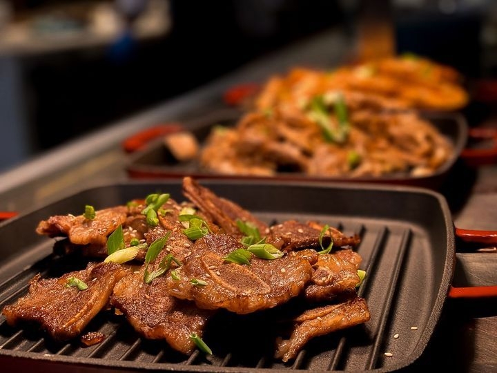 롯데호텔 괌은 목요일 저녁 뷔페에서 다양한 한국 BBQ메뉴를 선보인다. (사진=롯데호텔 괌 페이스북 캡처)