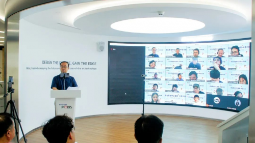 장시펑(Zhang Shipeng) 현대모비스 중국법인 홍보담당이 글로벌 자선활동 주간을 맞이해 중국 사회공헌활동 시작을 알리고 향후 계획 등을 설명하고 있다. (사진=현대모비스)