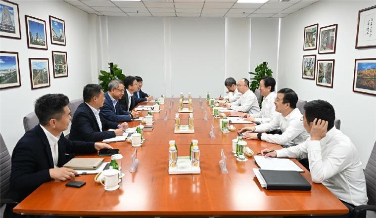 송용삼 포스코차이나 대표는 22일(현지시간) 허베이강철 그룹 본사에서 유용(Yu Yong) 허베이강철 회장과 만나 하강포항(HBIS-Pohang) 자동차 도금강판 프로젝트의 협력 상황을 논의했다. (사진=허베이강철)