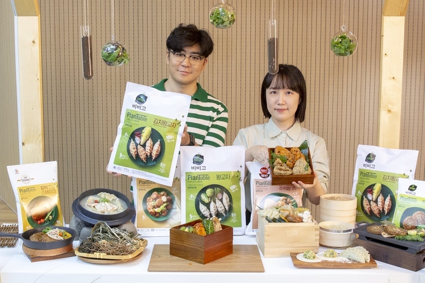 CJ제일제당이 선보인 100% 식물성 식품 플랜테이블 김치왕교자와 주먹밥 (사진=CJ제일제당)