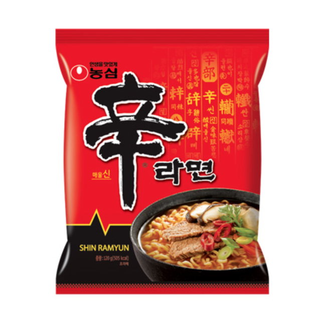 일본에서 이열치열 중독성 있는 봉지라면에 농심·팔도 제품이 이름을 올렸다. 사진은 농심 신라면.(사진=농심)