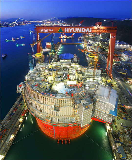 한국조선해양이 건조중인 FPSO. (사진=한국조선해양)