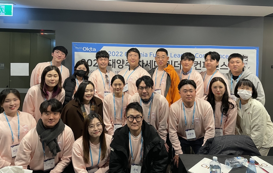 멜버른 차세대 리더스 컨퍼런스에 참여한 차세대 회원들이 기념 촬영을 하고 있다.