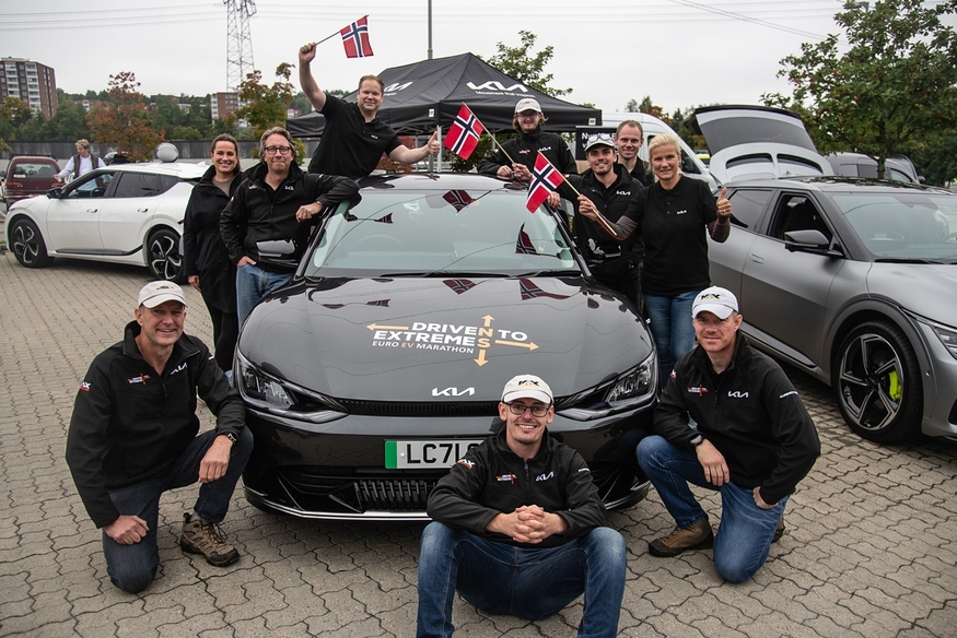 기아가 '드리븐 투 익스트림즈 유로 EV 마라톤'(Driven To Extremes Euro EV Marathon) 프로젝트를 성공리에 끝냈다. 브랜드 첫 전용 전기차 EV6를 활용해 지난 5일부터 9일까지 5일간(120시간) 노르웨이 오슬로에서 시작, 포르투갈 리스본까지 유럽 15개국을 일주했다. (사진=기아 영국판매법인)