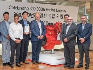 커민스는 지난 3일 콜럼버스에서 현대건설기계를 만나 엔진 공급 32주년을 기념했다. (사진=커민스)