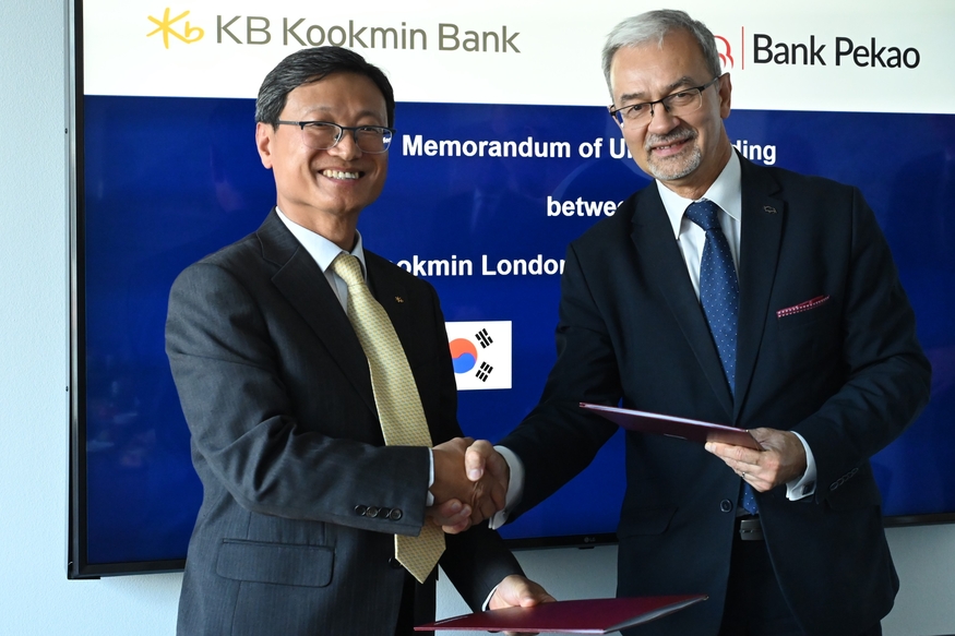 KB국민은행과 폴란드 시중은행 페카오은행(Bank Pekao)이 한국과 폴란드에 진출한 기업을 지원하기 위한 기업금융 서비스 업무협약을 맺었다. (사진=페카오은행)