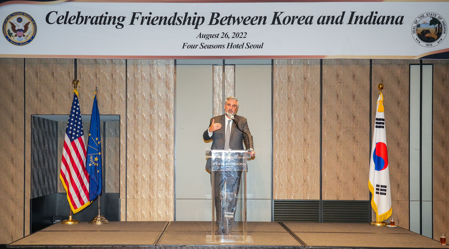 지난 8월 26일 서울 종로구 포시즌스 호텔에서 열린 기업 초청 행사에서 발언하는 에릭 홀콤 주지사. (사진=에릭 홀콤 트위터)