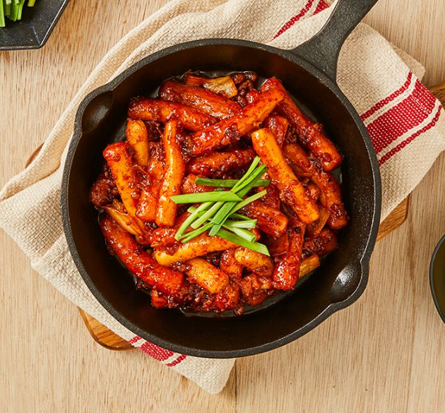 hy가 밀키트 '솔미네 기름떡볶이'를 출시한다. (사진=hy)